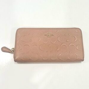 Coach Accordion Wallet In Signature Leather Pale Pink Cream. Like New Condition